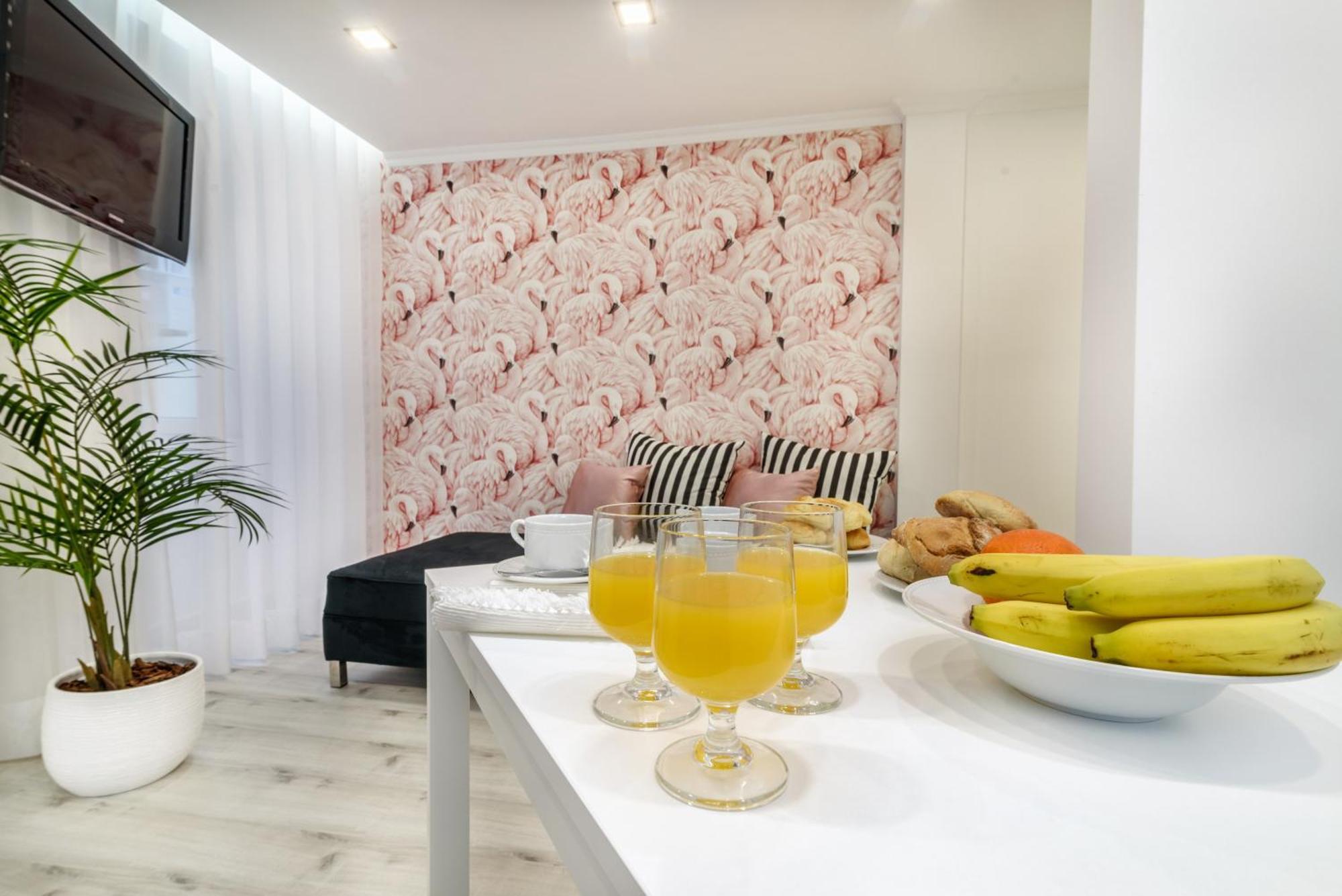 Whome City Chic Escape: Your Stylish Haven In Downtown Lisbon Exterior photo